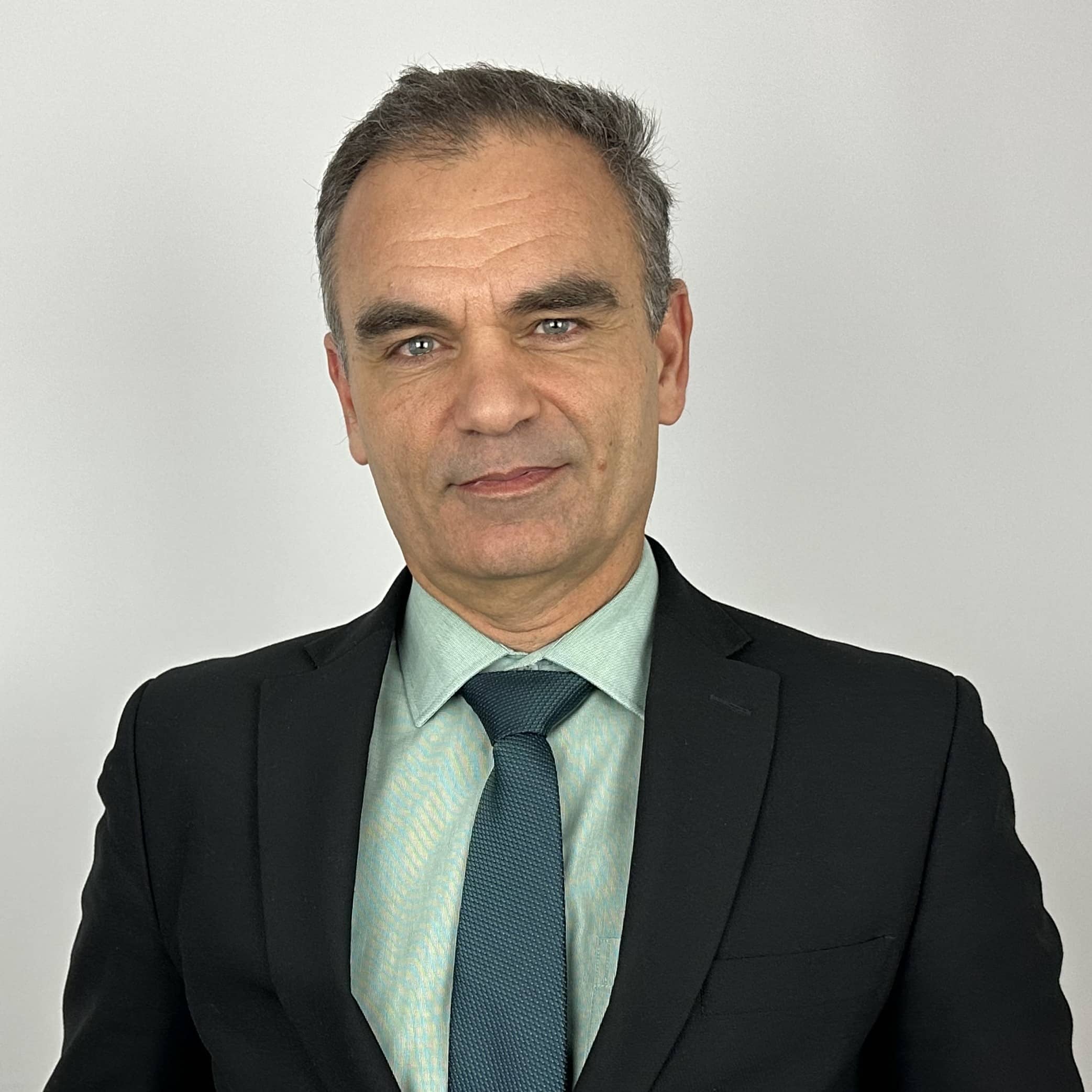 https://creandgroup.com/wp-content/uploads/retrato-1.jpg